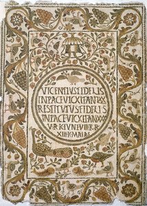 Grabstein mit einer Inschrift, aus der Kirche des Priesters Felix, in der Nähe von Kelibia, 4.-5. Jahrhundert von Paleo Christian